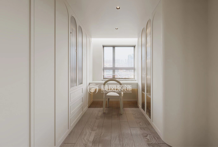 新世界卓铸-270平-轻法风格-衣帽间1.jpg